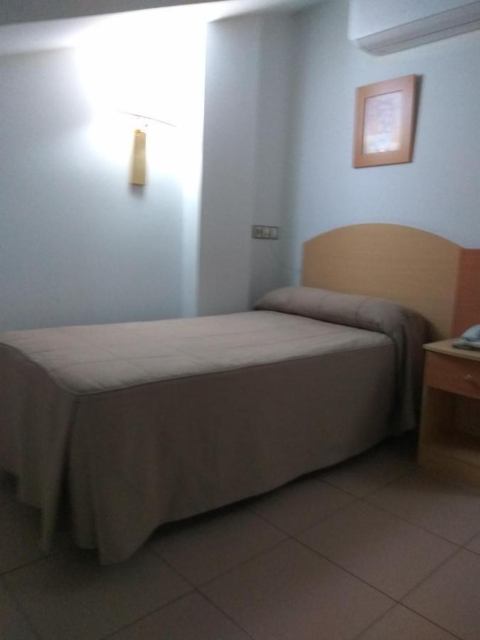 Hostal El Arco Mejorada Del Campo Buitenkant foto