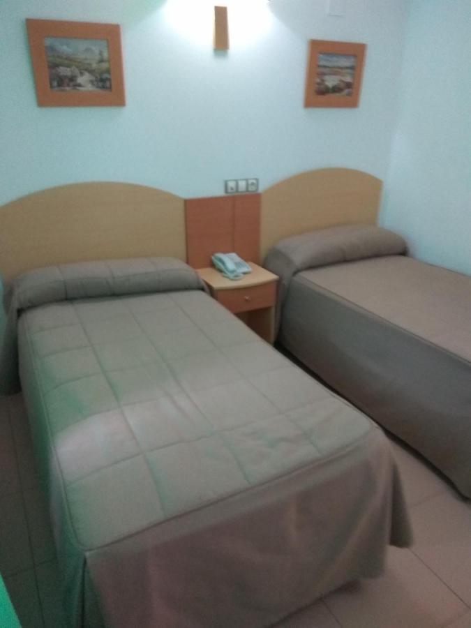 Hostal El Arco Mejorada Del Campo Buitenkant foto