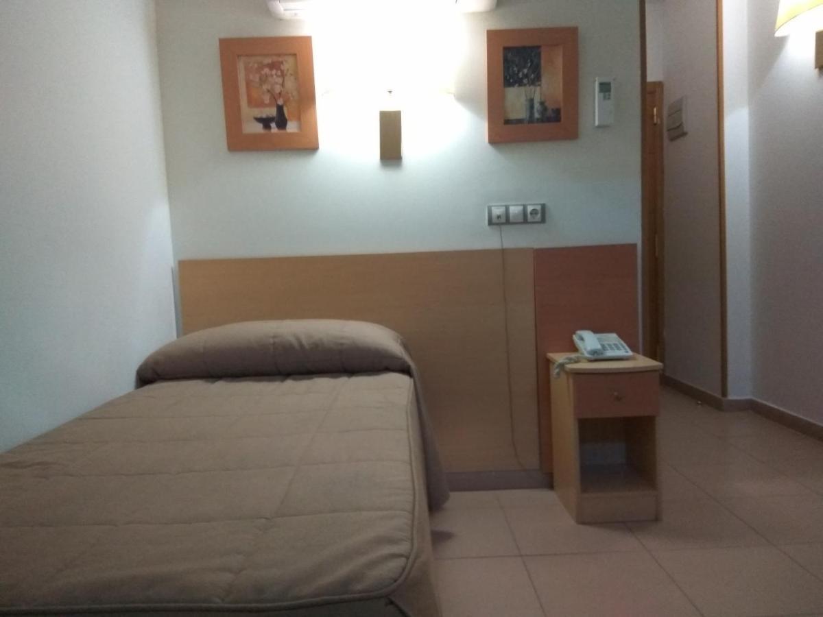Hostal El Arco Mejorada Del Campo Buitenkant foto