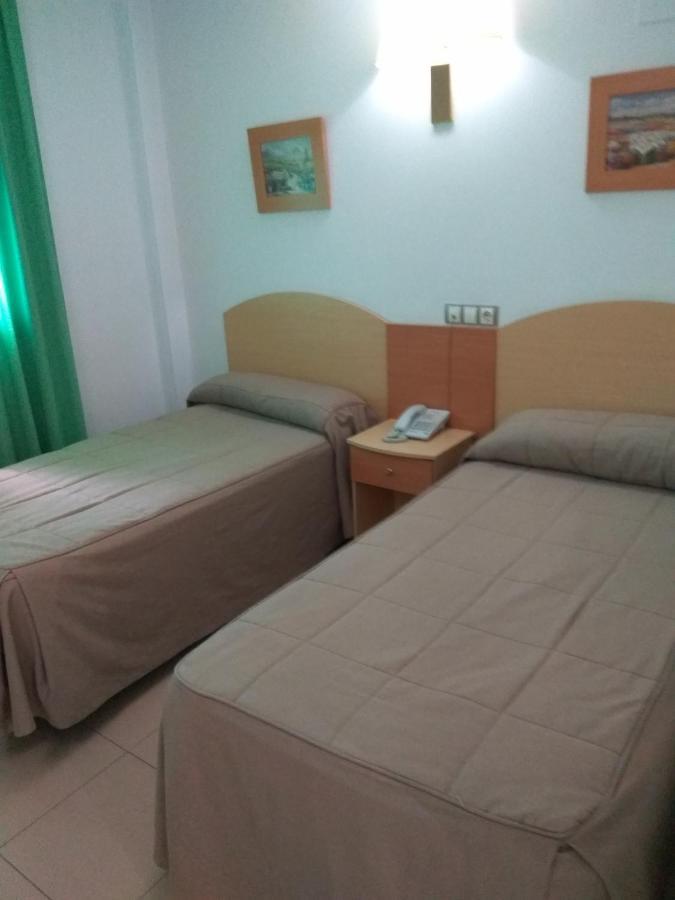 Hostal El Arco Mejorada Del Campo Buitenkant foto