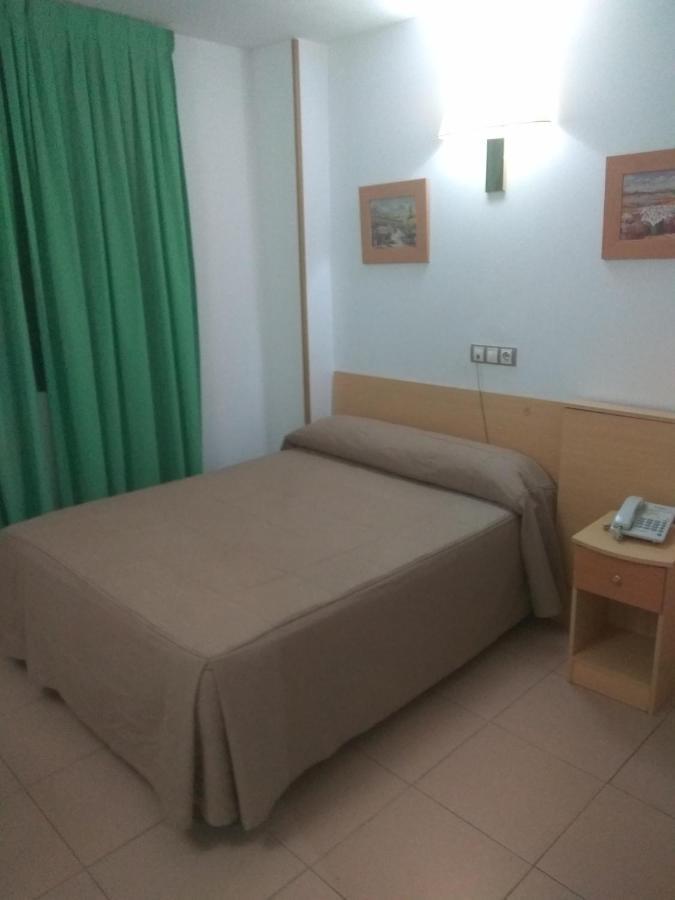 Hostal El Arco Mejorada Del Campo Buitenkant foto