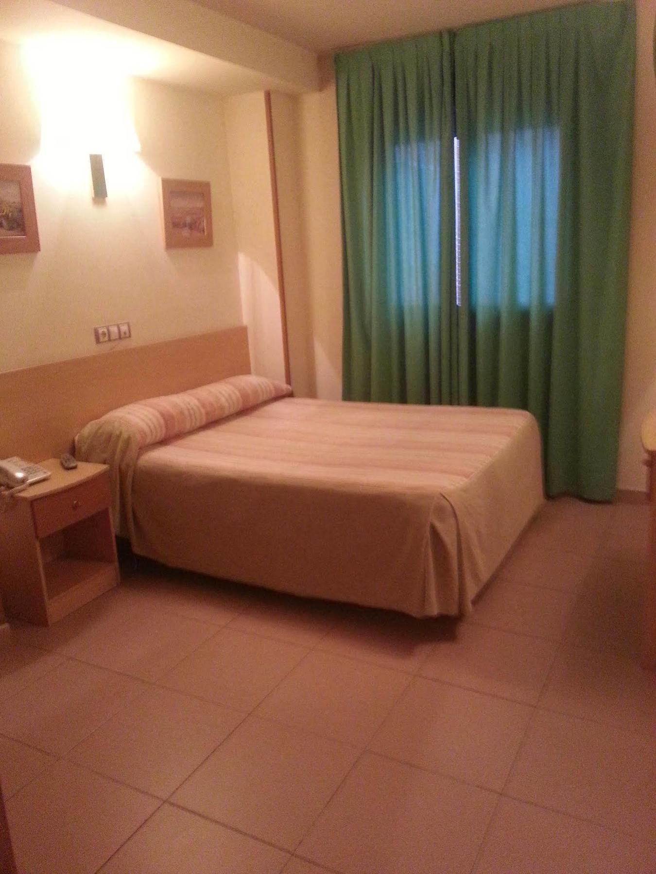 Hostal El Arco Mejorada Del Campo Buitenkant foto