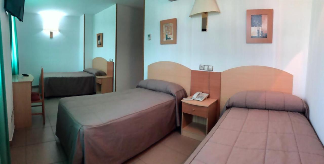 Hostal El Arco Mejorada Del Campo Buitenkant foto