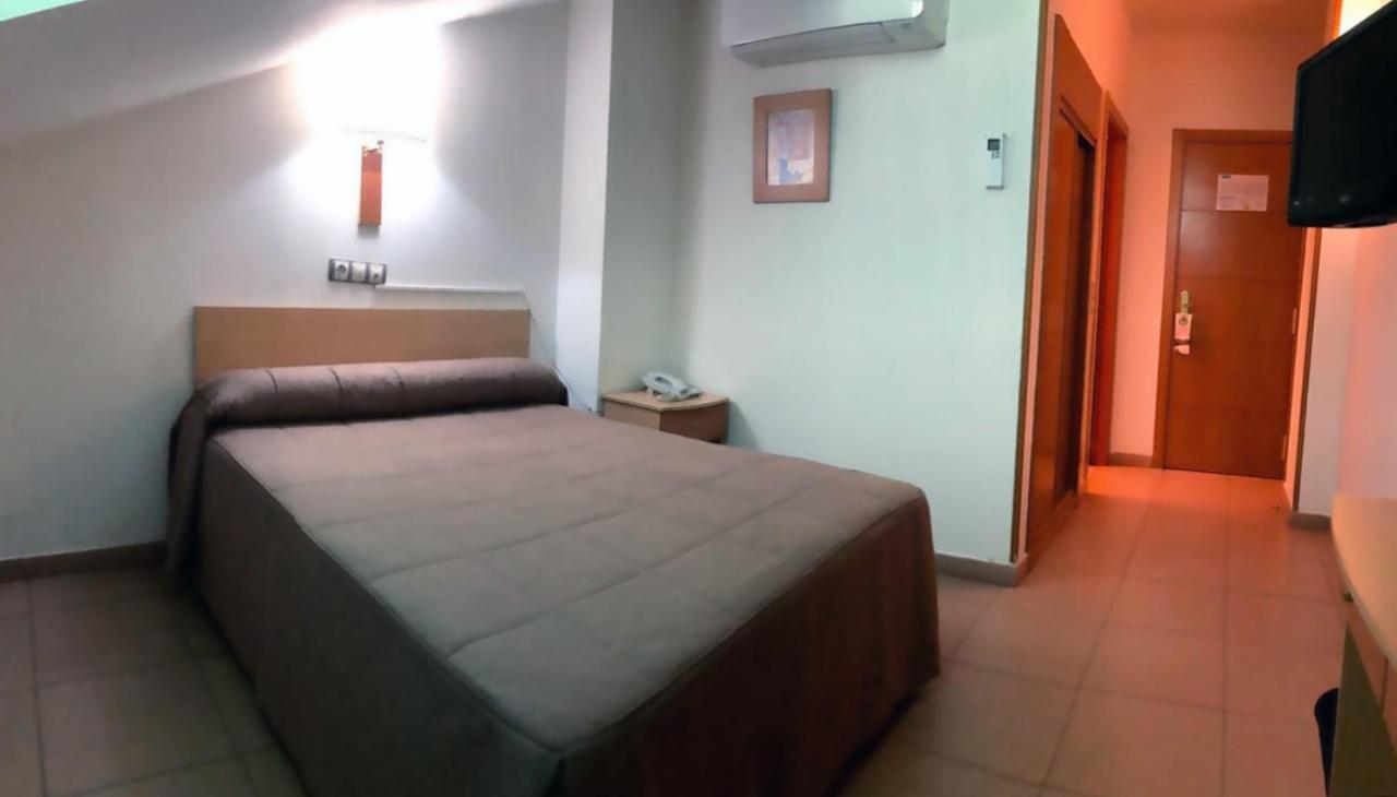 Hostal El Arco Mejorada Del Campo Buitenkant foto